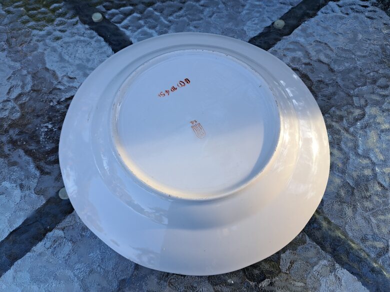 Otrā ēdiena šķīvis, pusdienu servīze "Ārija" ar retu brūnu dekolu un zelta apvilkumu, d=24cm, RPR (Ārija pusdienu 398)