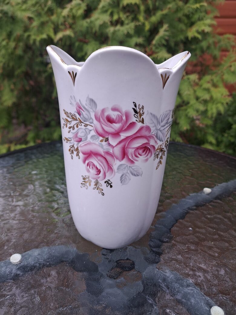 Vāze ar rozēm un zeltu, rokas gleznojums, RPR (Vāzes 01)