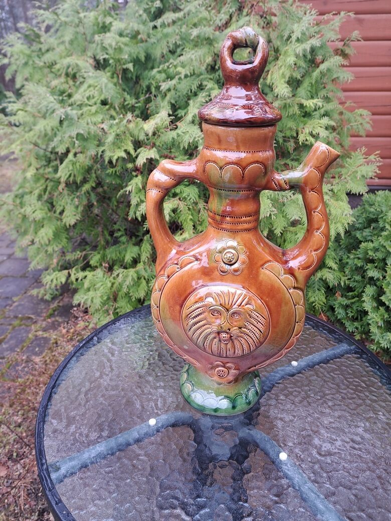 Lielā karafe ar vāku kvasam, keramika, glazūra, smalks dekors, h=53cm (Keram 129)