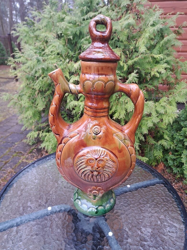 Lielā karafe ar vāku kvasam, keramika, glazūra, smalks dekors, h=53cm (Keram 129)