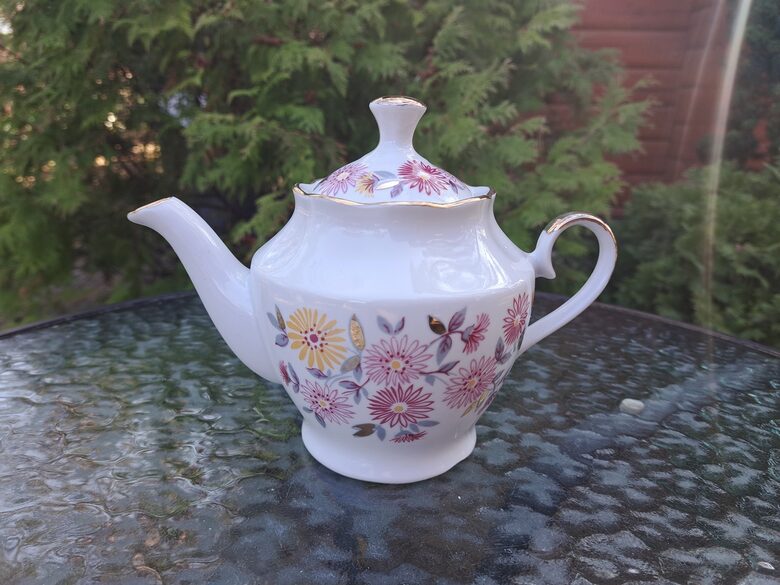 Tējkanna no tējas servīzes "Ārija" ar košām rozā, dzeltenām puķītēm un bagātīgu zeltu, RPR (Ārija tējas 199)