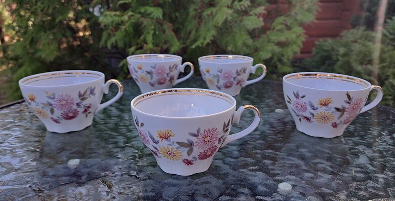 Krūzītes no tējas servīzes "Ārija" ar košām rozā, dzeltenām puķītēm un bagātīgu zeltu, RPR (Ārija tējas 202)