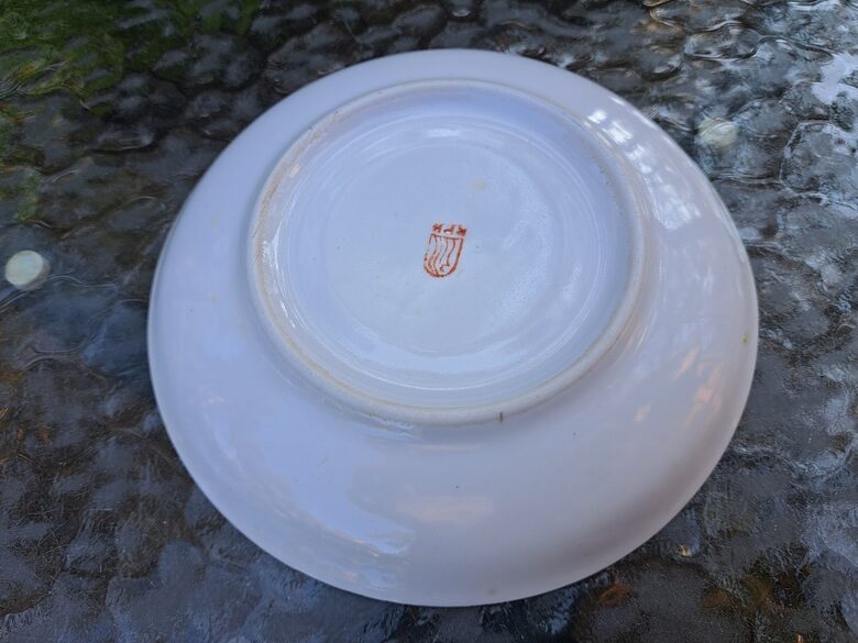 Lielā apakštase ar tauriņiem un zeltu, komplekts "Apetīte", RPR. Diametrs 15,6cm (Buljona 184)