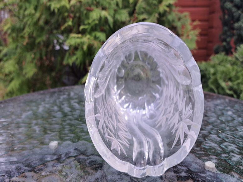 Ļoti skaista kristāla vāze. Ražotājs, iespējams: Ļeņingradas mākslas stikla rūpnīca. Rokas gravēšana. Augstums 19cm (Krist vāze 19)