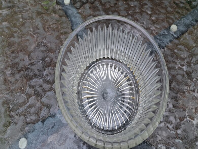 Caurspīdīga presēta stikla bļodiņa, PSRS. 70-80.-ie gadi. D=12,5cm, h=6,5cm (Stikls sk 257)