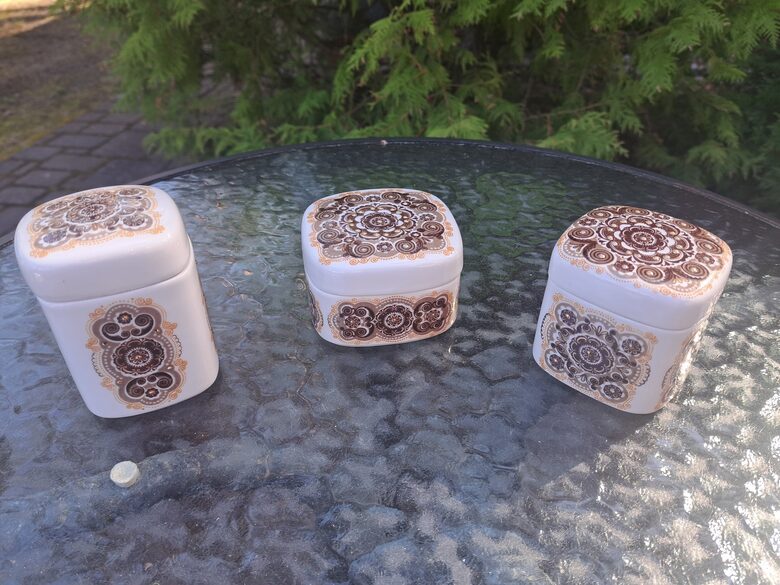 Kosmetisko burciņu komplekts 3 gb. ar brūnām puķēm un zeltu, RPR (Citi 360)