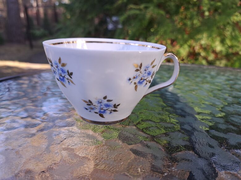 Krūzīte, "Sigulda" ar neaizmirstulītēm un zeltu, nelīdzenums gar malu (Sigulda 120)