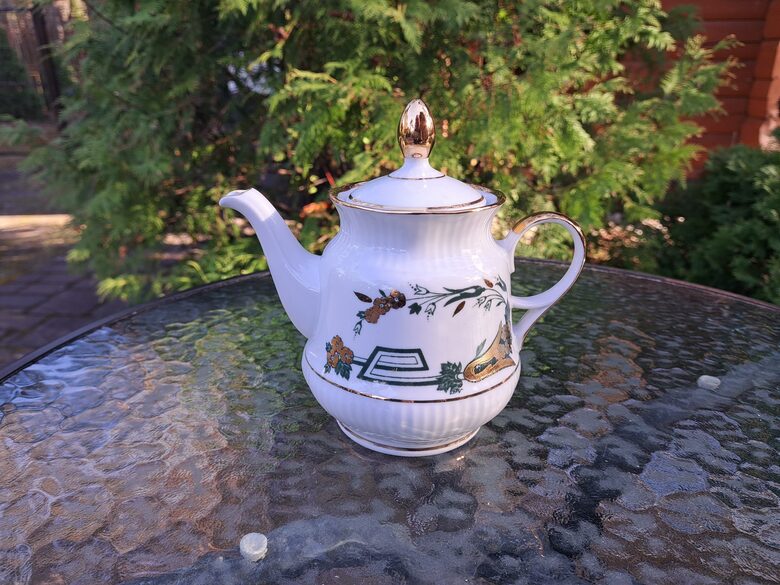 Tējkanna, plānsienu tējas servīze "Diāna" ar zelta-zaļām puķēm un zelta apvilkumu, RPR (Diāna 99)