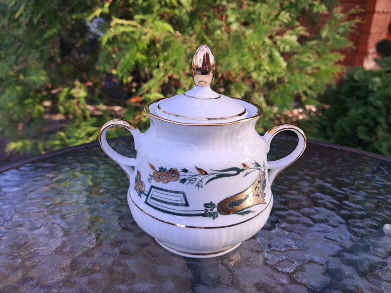 Cukurtrauks, plānsienu tējas servīze "Diāna" ar zelta-zaļām puķēm un zelta apvilkumu, RPR (Diāna 100)