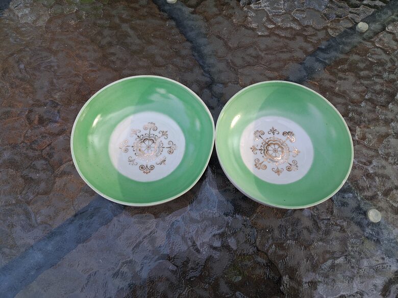 Bļodiņas dziļas zaļās ar zelta puķi, PFF (Citi 362)