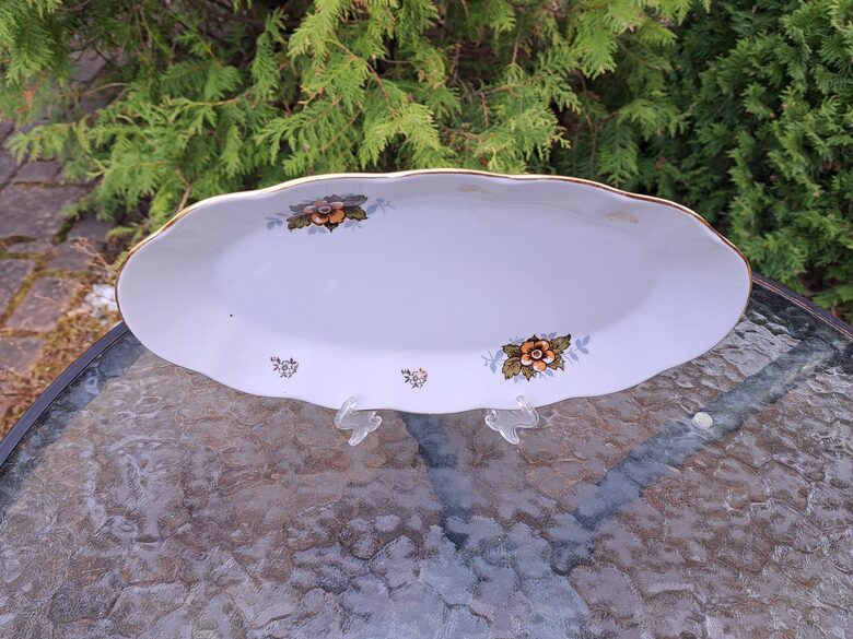 Garenais šķīvjis, pusdienu servīzee "Ārija" ar brūnām puķēm un zeltu, RPR. L=30cm (Ārija pusdienu 404)