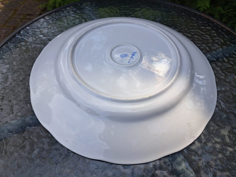 Lielais servējamais šķīvis Nr.2 ar 5 rozā krizantēmām cemtrā un zeltu, pusdienu servīze "Ārija", RPR. D=36cm (Ārija pusdienu 113)