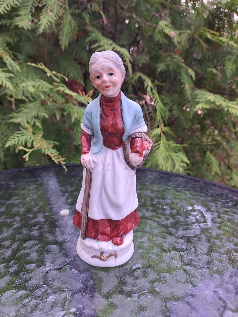 Figūriņa "Omīte ar groziņu brūnā kleitā"  h=17,5cm, Taizeme (Figur citi 31)