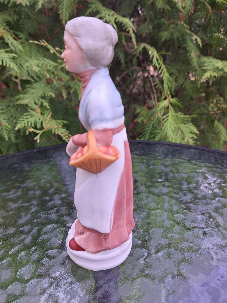 Figūriņa "Omīte ar groziņu"  h=17,5cm, Taizeme. Pliasa (Figur citi 30)