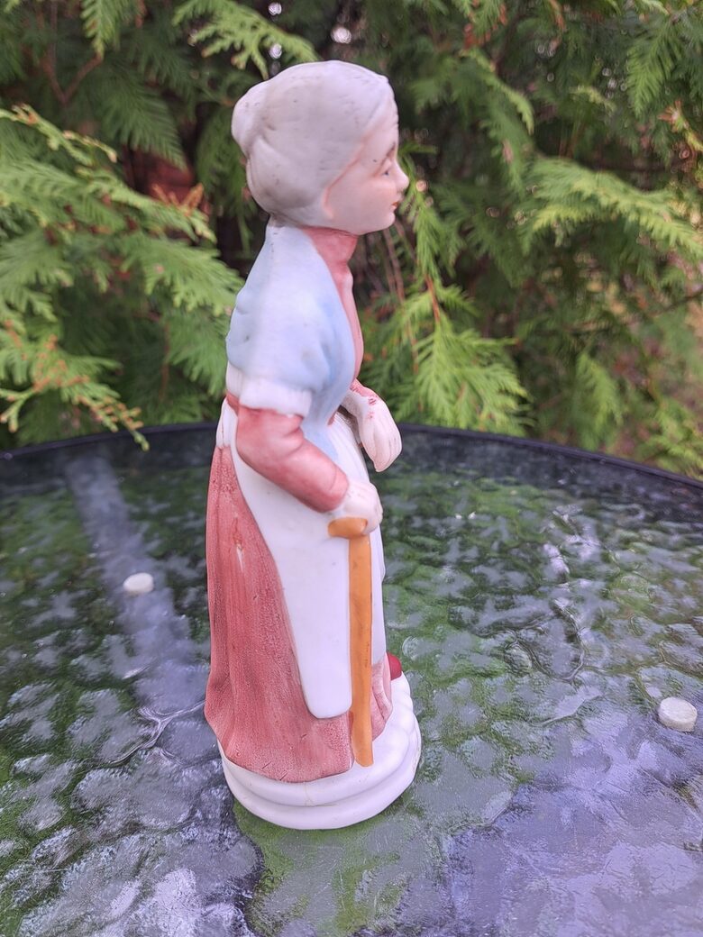 Figūriņa "Omīte ar groziņu"  h=17,5cm, Taizeme. Pliasa (Figur citi 30)