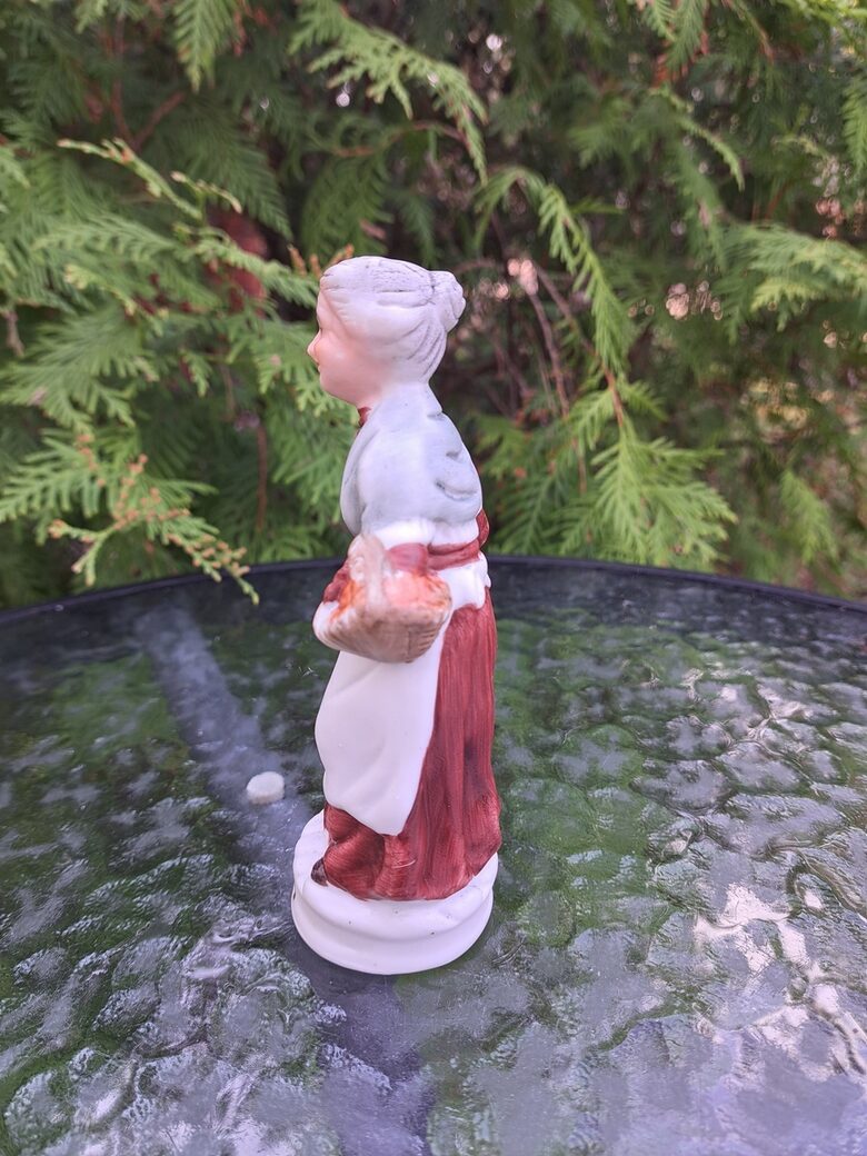 Figūriņa mazā "Omīte ar groziņu brūnā kleitā"  h=15cm, Taizeme (Figur citi 32)