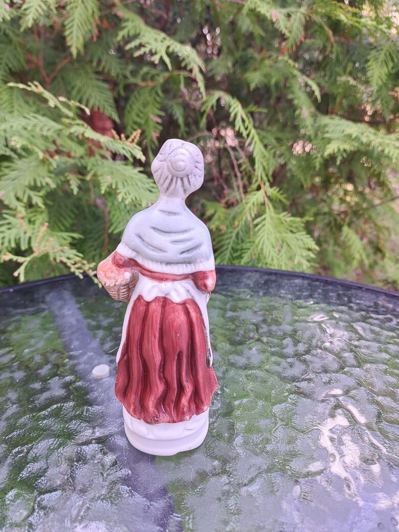 Figūriņa mazā "Omīte ar groziņu brūnā kleitā"  h=15cm, Taizeme (Figur citi 32)