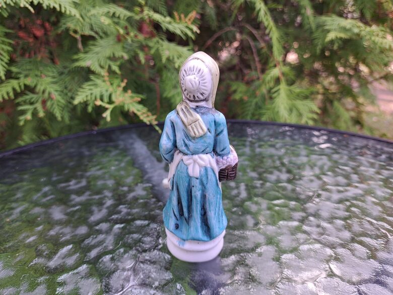 Figūriņa "Omīte ar groziņu zilā kleitā ", h=12cm, Taizeme (Figur citi 39)