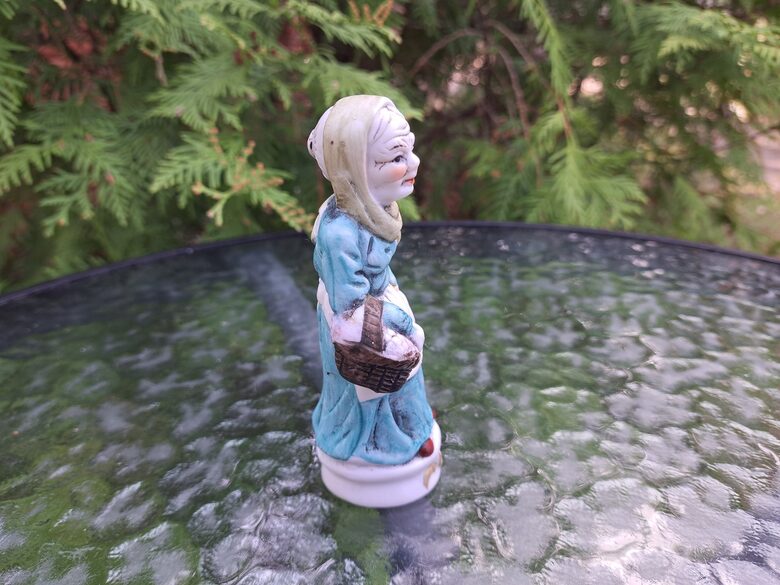 Figūriņa "Omīte ar groziņu zilā kleitā ", h=12cm, Taizeme (Figur citi 39)