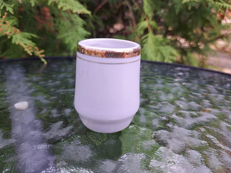 Sinepju trauks bez vāciņa balts ar zelta apvilkumu (platu un šauru svītrām), pusdienu servīze "Aija-2", RPR (Aija-2 pus 108)