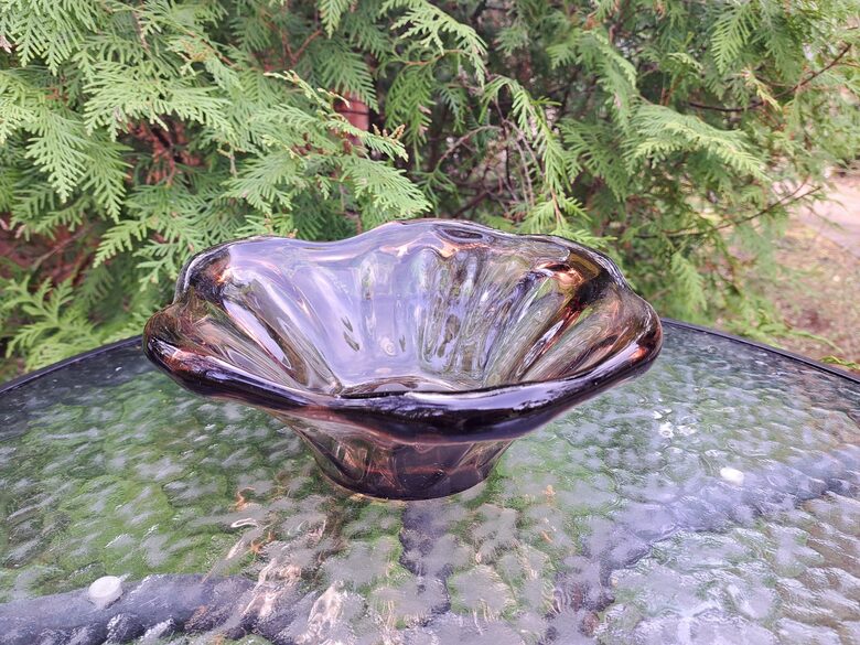 Augļu bļoda ovāla brūzna vidēja lieluma, Līvānu stikls. D=24cmx22cm, h=10cm (Stikls sk 259)