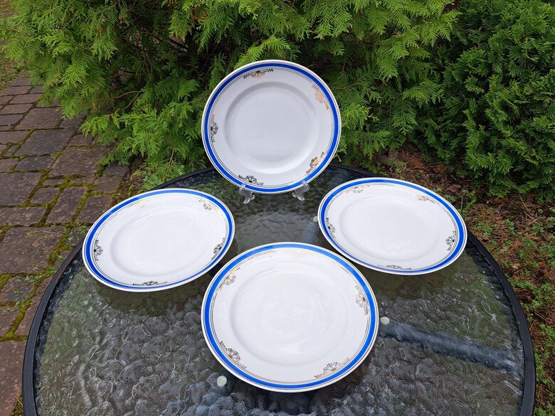 Salātu šķīvji d=20cm ar zilu malu un zelta tautīsku rakstu, pusdienu servīze "Gludā", PFF (Gludā 157)