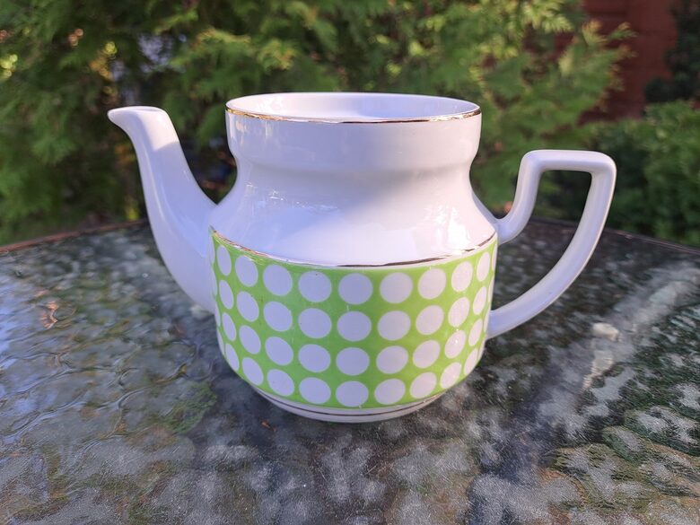 Tējkanna bez vāciņa gaiši zaļa ar baltām pumpiņām un zeltu, tējas servīze "Aija-2", RPR (Aija-2 tējas 191)