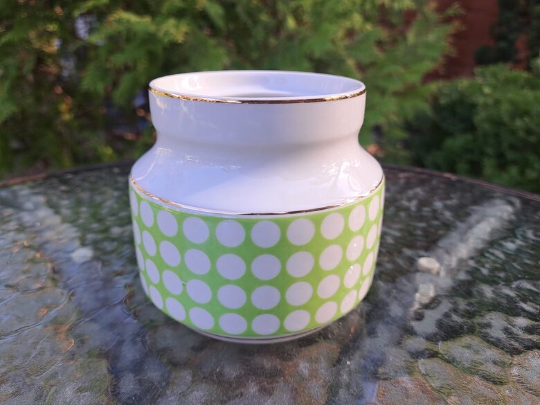 Cukurtrauks bez vāciņa gaiši zaļš ar baltām pumpiņām un zeltu, tējas servīze "Aija-2", RPR (Aija-2 tējas 190)