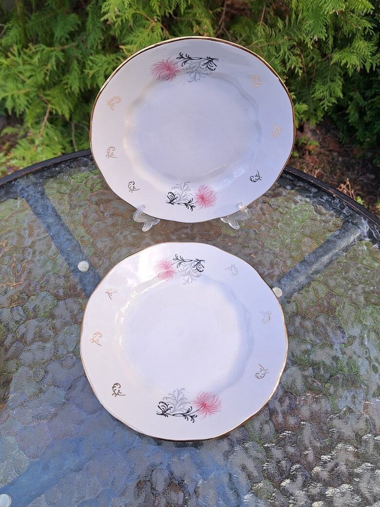 Maizes šķīvji ar rozā(silts tonis) krizantēmu (2 vienādas krizantēmas), diam.17cm, forma "Ārija", RPR (Ārija pusdienu 413)