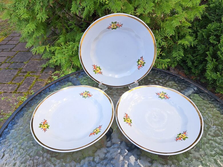 Šķīvji salatu d=20cm, pusdienu servīzes "Ārija" ar dzeltenām rozītēm, sarkanām puķītēm un platu zeltu, RPR (Ārija pusdienu 415)