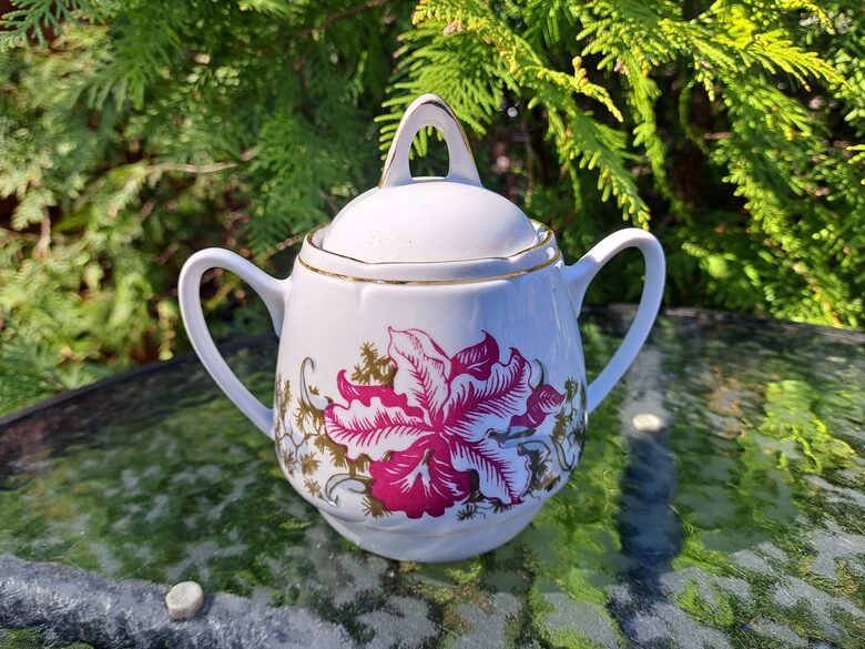 Cukurtrauks, tējas servīze "Aija-1" ar ugunspuķi un zeltu, RPR (Aija-1 tējas 81)