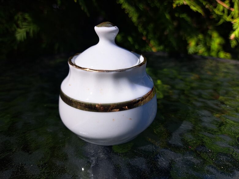 Sinepju trauks, pusdienu servīze "Māra" balts ar zeltu, RPR (Māra pusdienu 176)