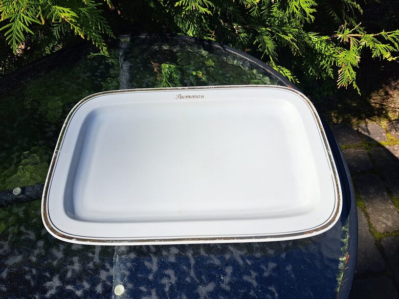 Paplate četrstūra ar zeltu un uzrakstu "Ресторан", COLDITZ, Vācija. Izmēri: 36cmx23cm. Zeltam nelielas noliet.pazīmes (Vācija 259)