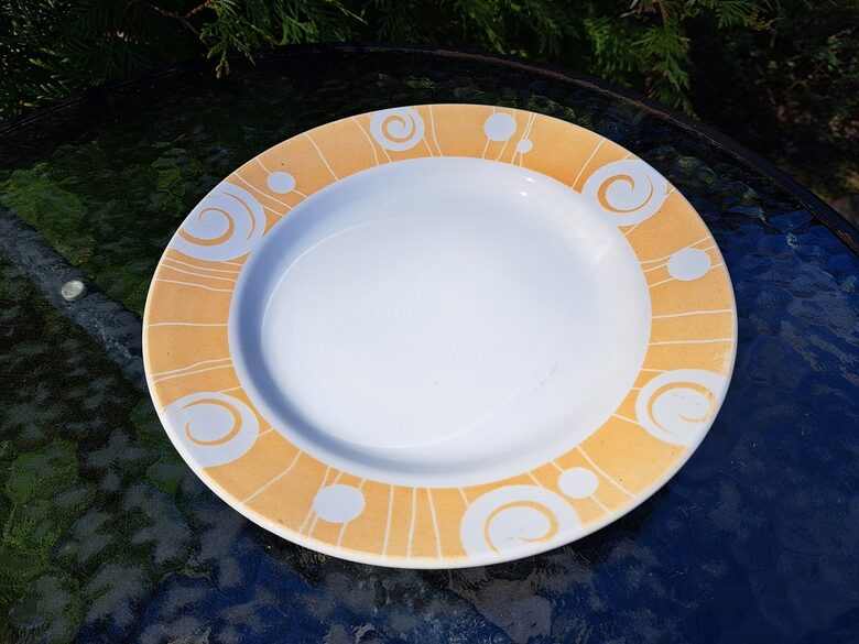 Otrā ēdiena šķīvis d=24cm, smilškrāsas mala, reta fajansa pusdienu servīze "Diāna", PFF (Diāna pusd 36)