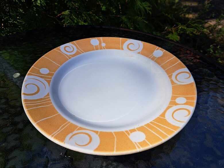 Otrā ēdiena šķīvis d=24cm, smilškrāsas mala, reta fajansa pusdienu servīze "Diāna", PFF (Diāna pusd 37)