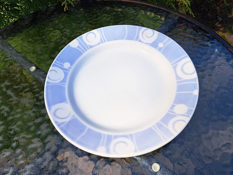 Otrā ēdiena šķīvis d=24cm, gaiši zila mala, reta fajansa pusdienu servīze "Diāna", PFF (Diāna pusd 40)