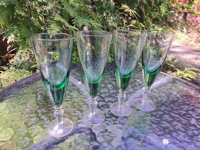 Zaļas šampanieša glāzes 125ml uz kājas, Neman (Stikla gl 287)