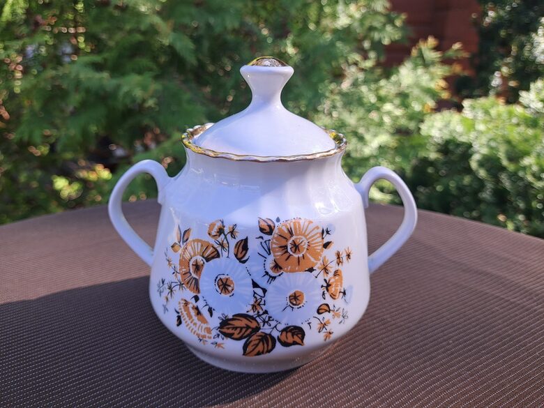 Cukurtrauks, tējas servīze "Māra" ar bēši zilām puķēm, RPR (Māra tējas 224)