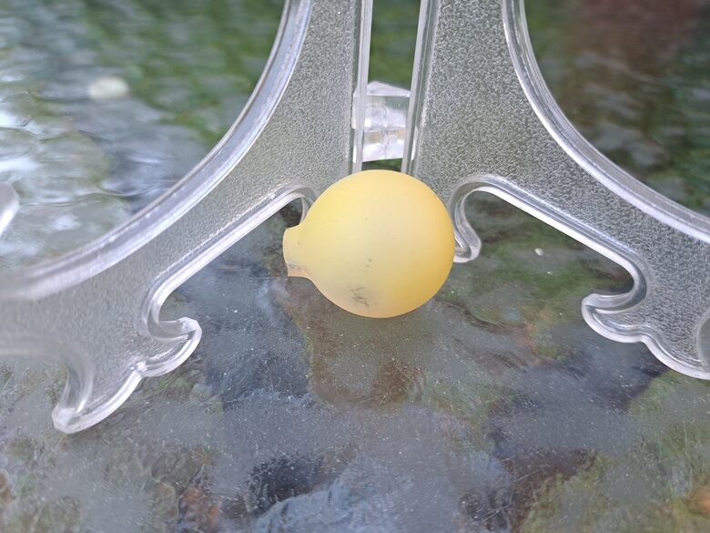 Mazā dzeltena bumbiņa, matēts krāsas pārklājums, d=2,5cm (Egle bumba 56)