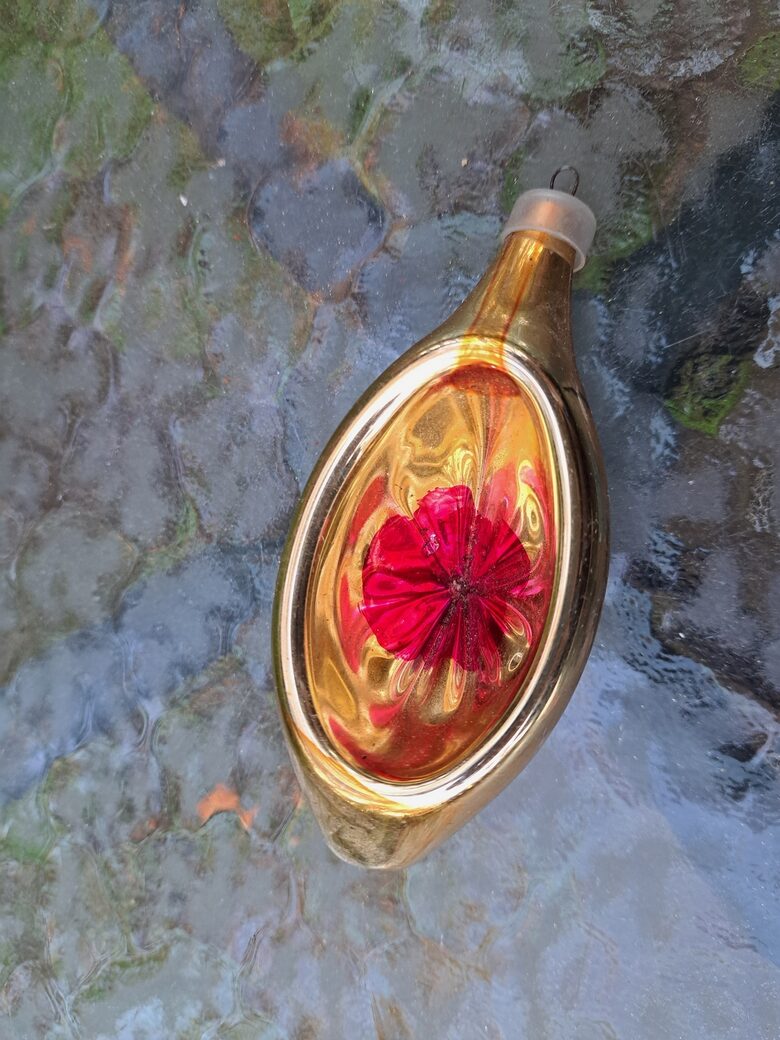 Ovāls prožektors dzeltens qr 1 sarkanu gaismiņu, Diametrs - 5,5cm, h=10cm (Egle prožektors 14)