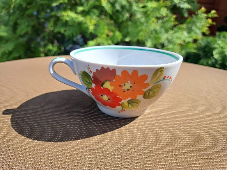 Elegantas krūzīte ar rokas gleznojumu un zaļu apvilkumu, tilp. 275ml (Citi rpt 315)