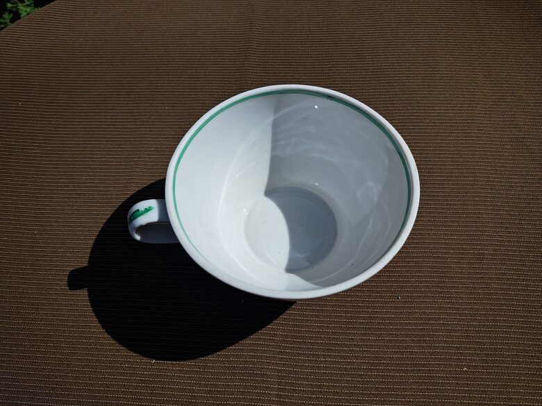 Elegantas krūzīte ar rokas gleznojumu un zaļu apvilkumu, tilp. 275ml (Citi rpt 315)