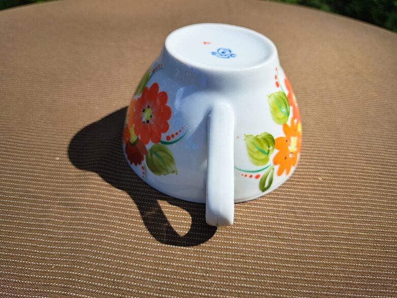 Elegantas krūzīte ar rokas gleznojumu un zaļu apvilkumu, tilp. 275ml (Citi rpt 315)