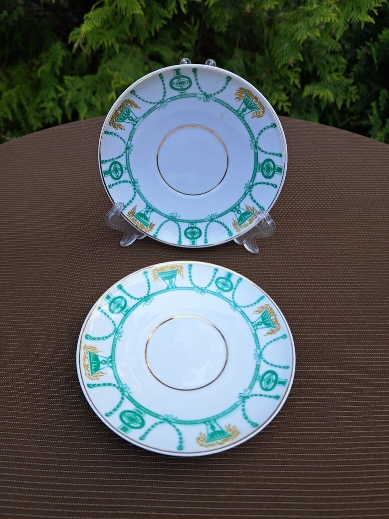 Apakštases no LFZ kafijas pāra "Vasaras darzs", forma "Maijs" (LFZ 74)