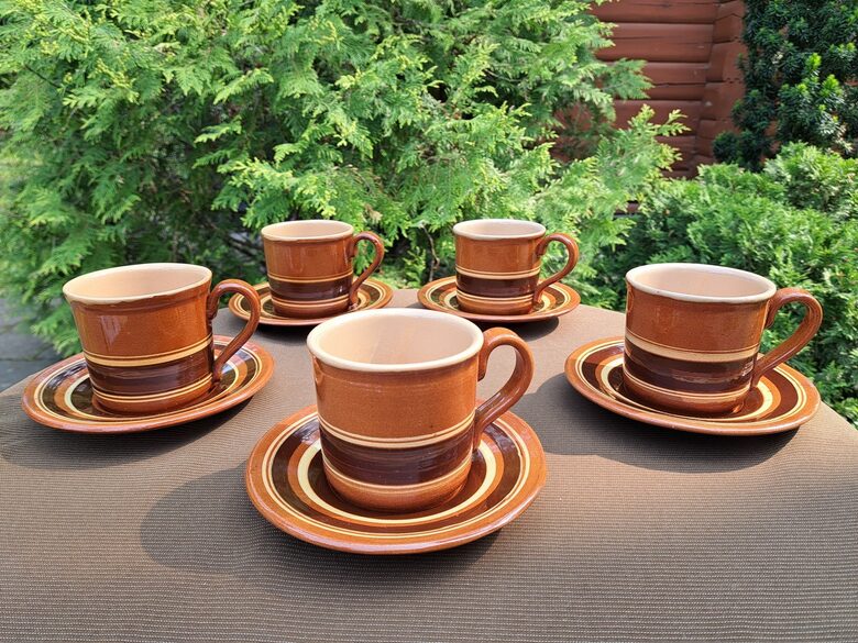 Māla tējas pāri ar lielām krūzēm 300ml un apakštasēm, glazūra, keramika, skaists rakstsktas puķes (Keram 133)