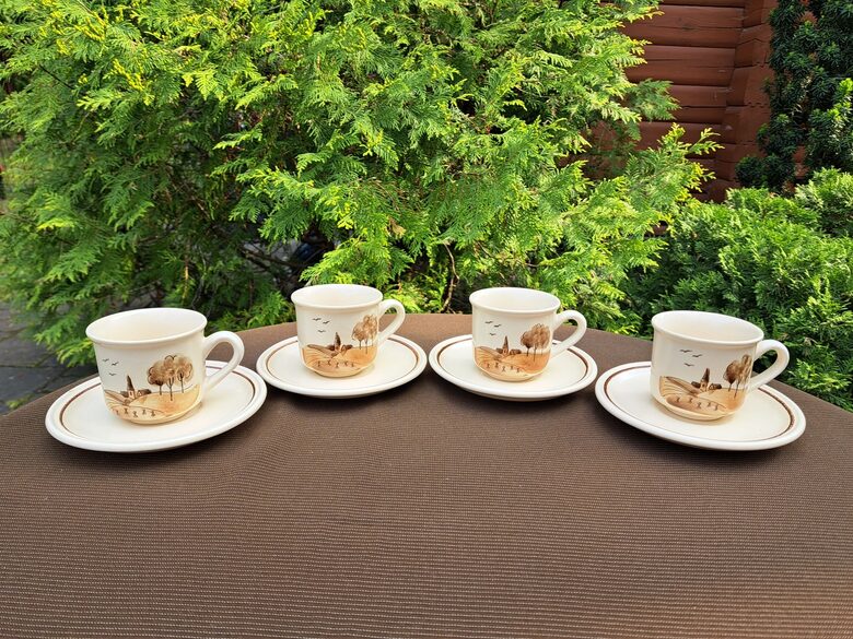 Māla kafijas pāri ar skaistu ainavu, tilp.100ml un apakštasēm, matēta glazūra, keramika, rokas gleznojums (Keram 134)