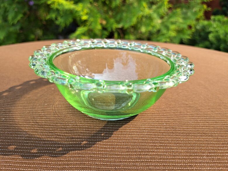 Mazā zaļa mežģīņu bļodiņa d=13cm, Tarbeklaas, Igaunija (Stikls sk 270)