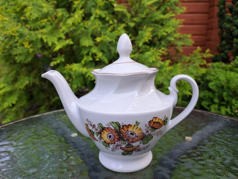 Tējkanna, tējas "Viktorija" ar klinģerītēm un brūnu apvilkumu, RPR (Viktorija t 219)