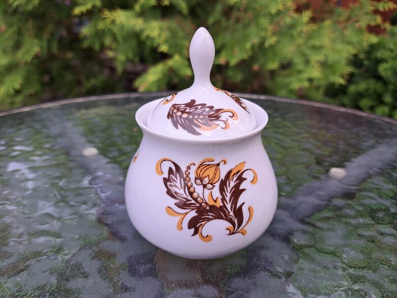 Cukurtrauks, kafijas kannas "Marianna" ar brūnu dekolu bez zelta, RPR (Marianna 154)