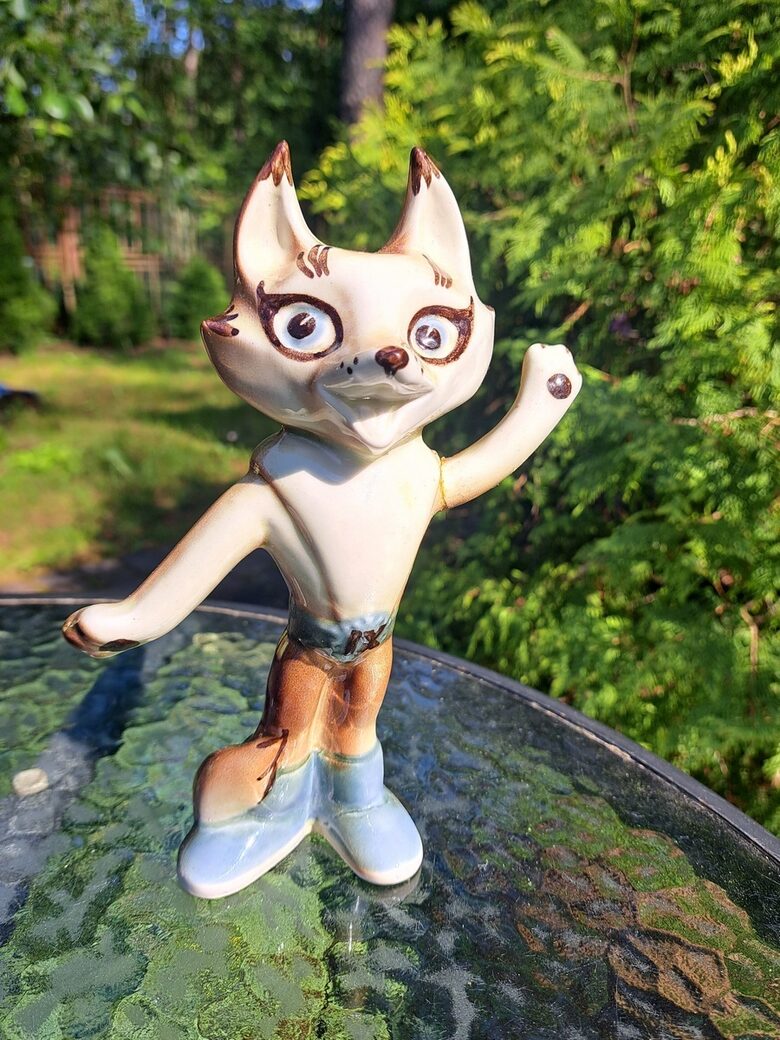 Lapsēns, Permas izolatoru rūpnīca. 1989.gads. Izmēri: 14cmx7cm, h=20,5cm (Figur citi 57)